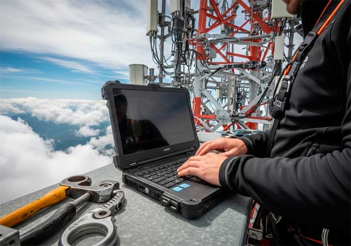 ¿Por qué necesitas una laptop para trabajo en alturas?