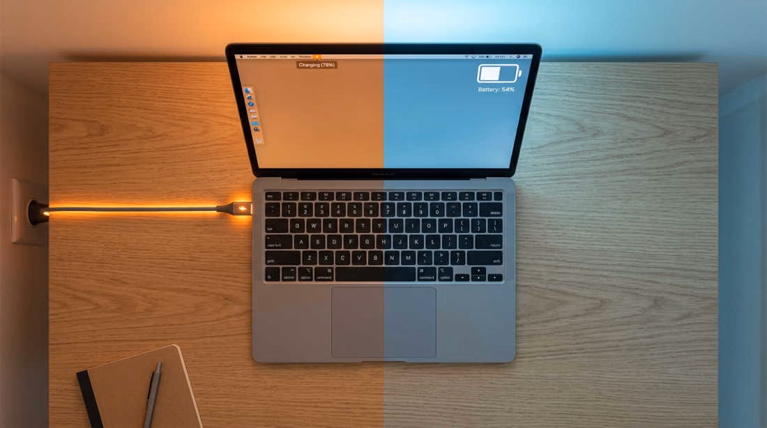 Dejar la laptop conectada o usar con batería: laptop conectada al cargador versus laptop usando batería, comparativa visual